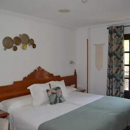 El Jisu Hotel 3*